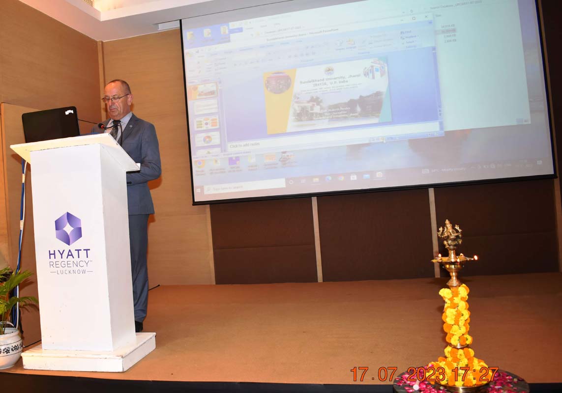 Uttar Pradesh Agricultural Education, Research &amp; Extension Version/  उत्तर प्रदेश कृषि शिक्षा, अनुसंधान एवं विस्तार संस्करण