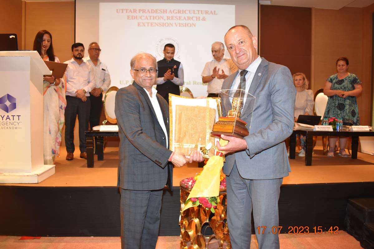 Uttar Pradesh Agricultural Education, Research &amp; Extension Version/  उत्तर प्रदेश कृषि शिक्षा, अनुसंधान एवं विस्तार संस्करण